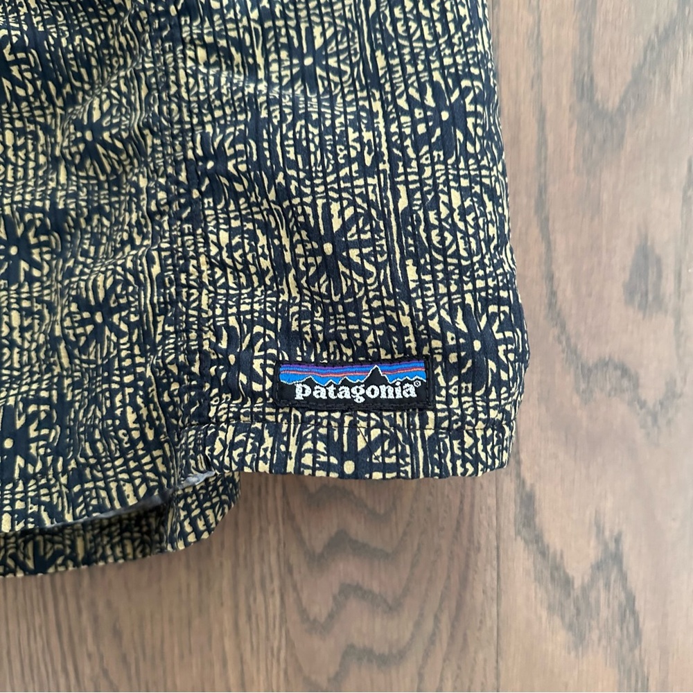 Vintage 1990s Patagonia River Shorts in Navy and Gold Abstract Print Size Large - Picture 2 of 8